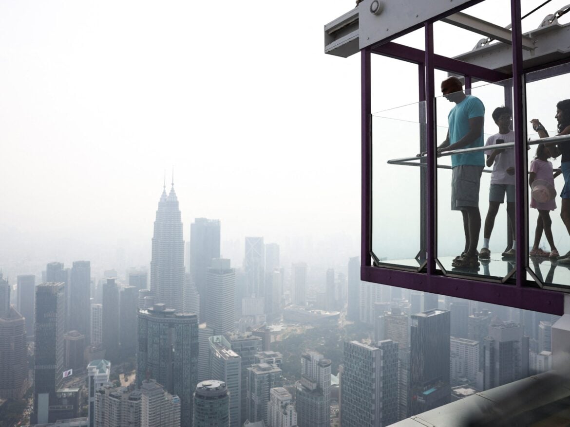Toxic haze from Indonesian forest fires chokes Malaysian Borneo