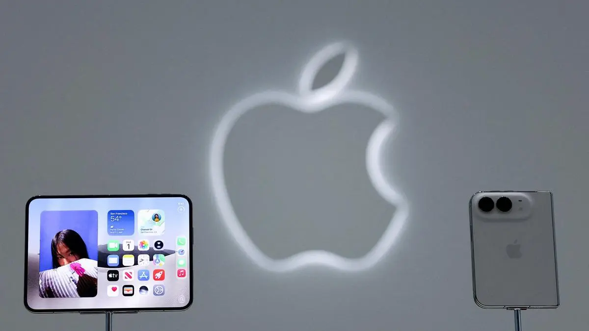 Apple iPhone Duo Debuts as India Eyes Samsung Foldables