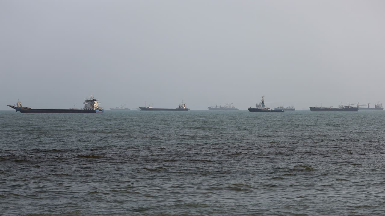 Houthi Missile Strikes Hit Saudi Arabia as Red Sea Oil Supplies Threatened
