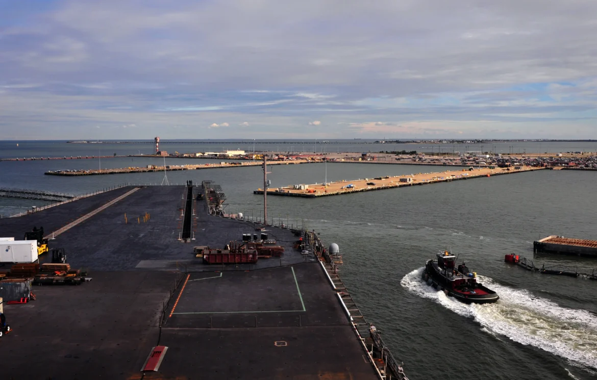 USS Lincoln Arrives in Thailand with Visible Rust After 286 Days at Sea