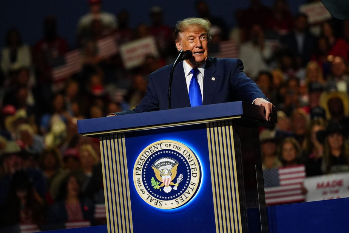 Trump Vows $5,000 for Every US Adult if Republicans Win Midterms