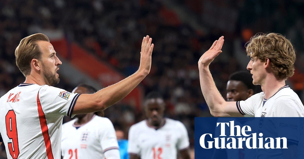 England Beat Ten-Man Czechia 2-0 With Goals From Gordon and Kane