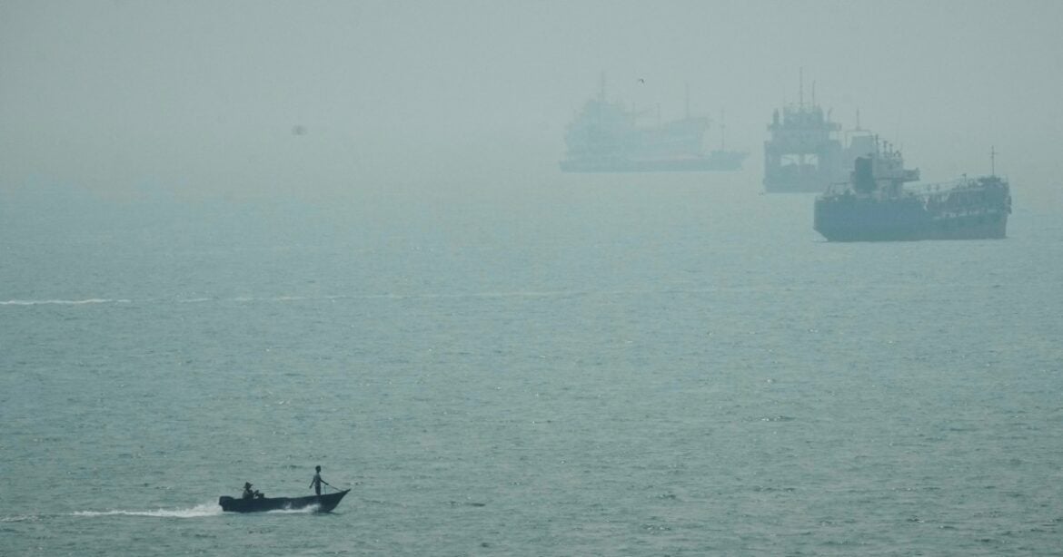 US Forces Strike Iranian Tankers After Missile Attacks on Navy Warship