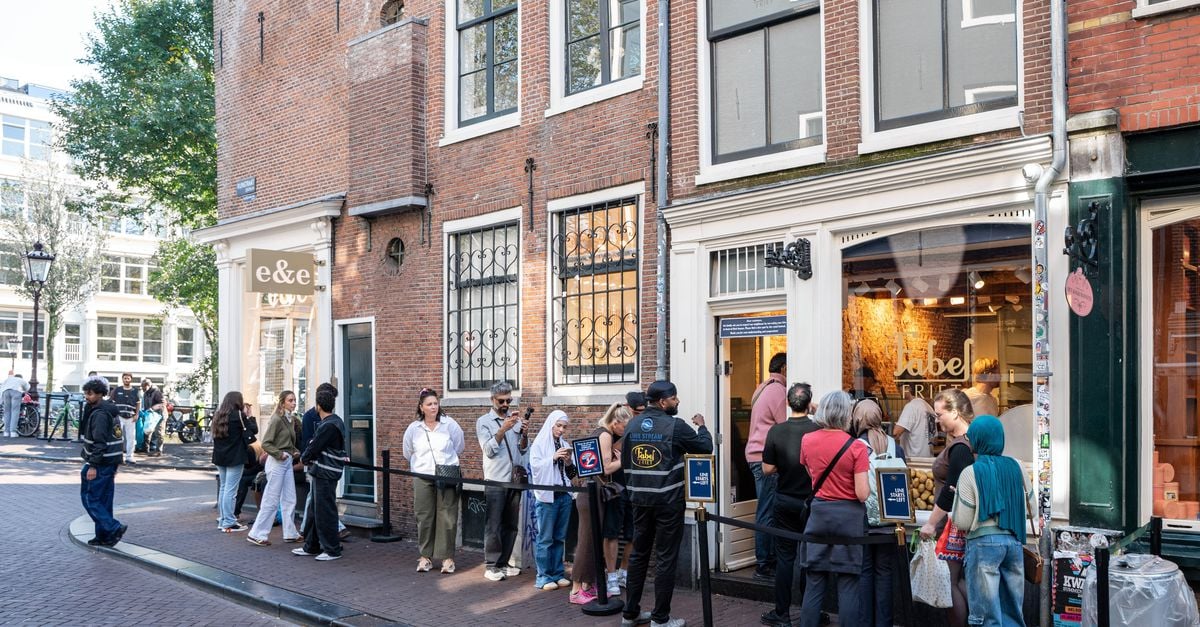 Fabel Friet Crowds Drive Down Home Values Near Amsterdam Shop