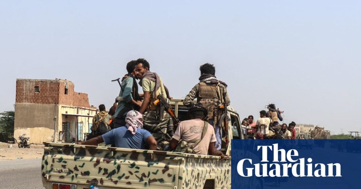 Houthis Strike Taiz, Kill at Least Four Civilians in Yemen
