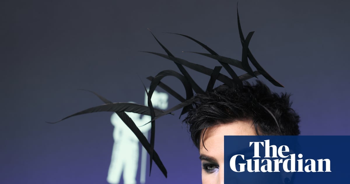 Lisa Rinna Wears Sculpted Seks Gown at 2026 MTV VMAs Red Carpet
