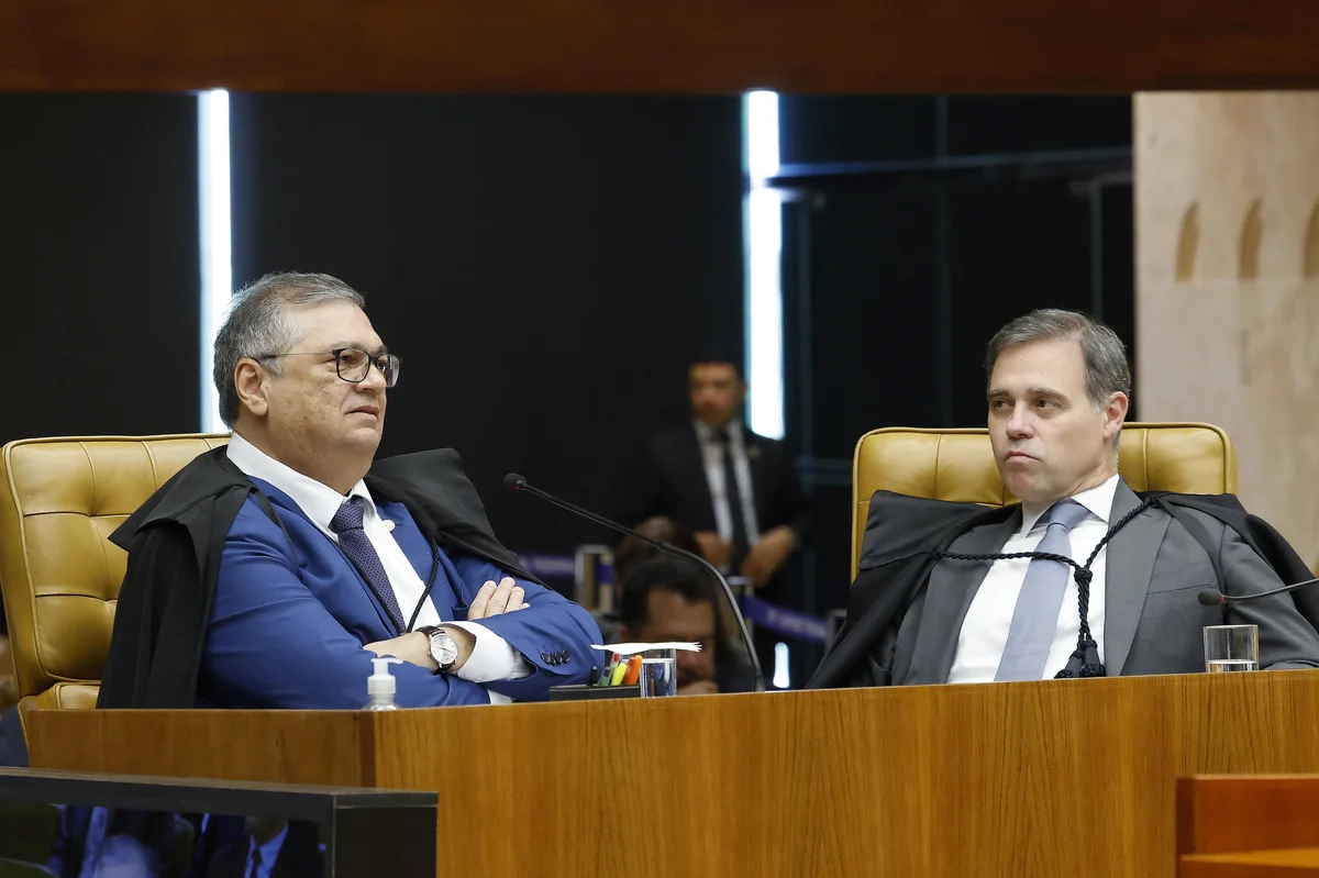 Justice Flávio Dino Overturns Order to Remove Posts About Flávio Bolsonaro