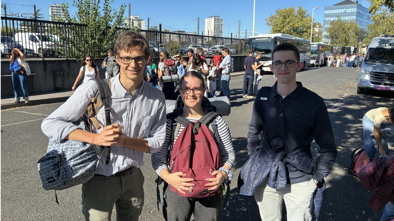 Pope Leo XIV Draws 80,000 Youth to Stade de France for Vigil