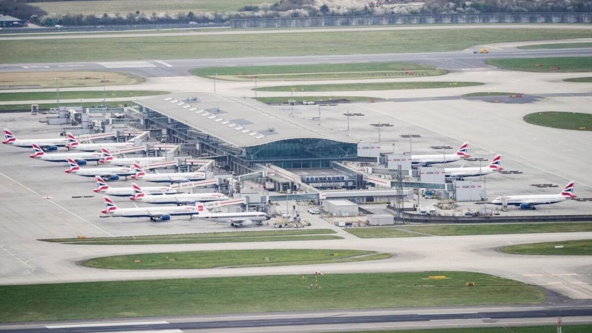 UK Air Traffic Control Glitch Causes Over 1,000 Flight Cancellations