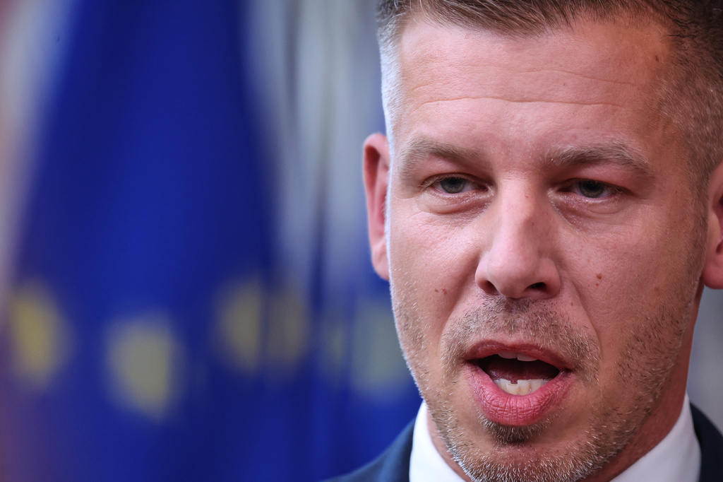 Hungary Lifts Immunity of PM Péter Magyar Over Phone Theft Allegation