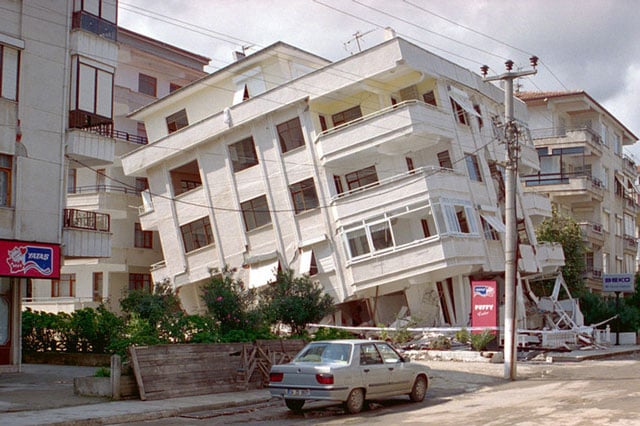 Italy's Earth Crust 'Unzipping' Underway, Driving Regional Earthquakes