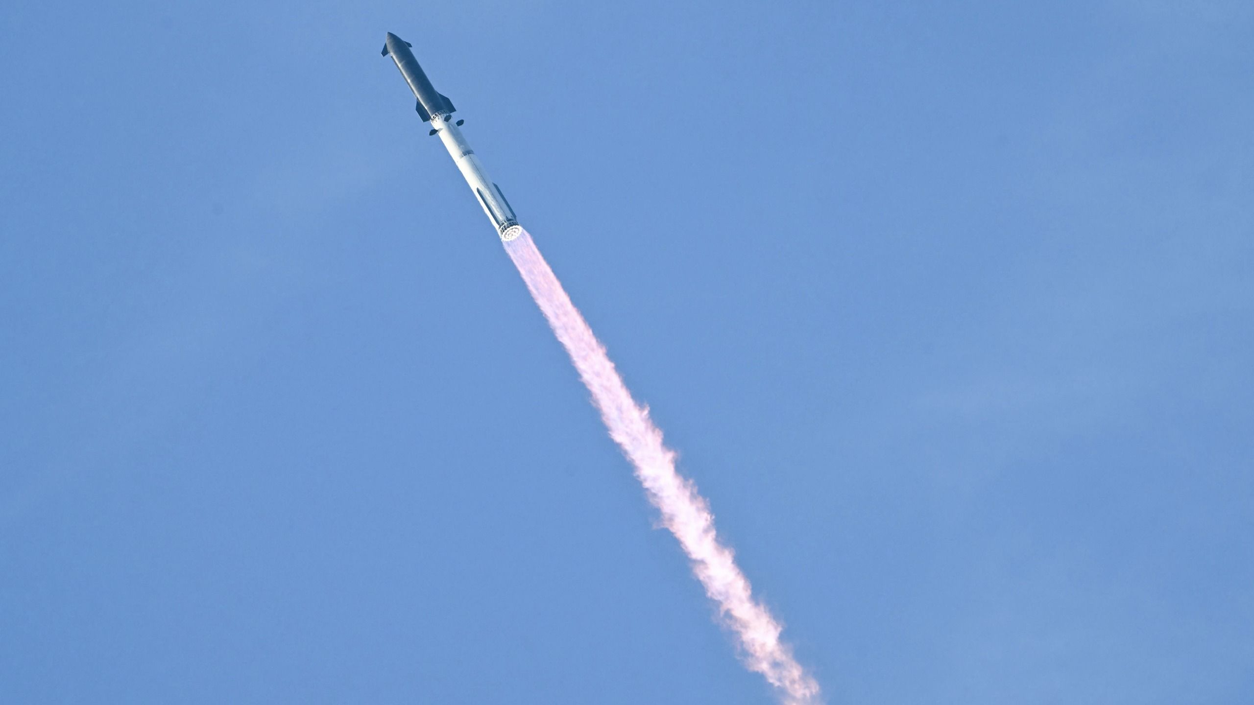 SpaceX Starship Reaches Orbit and Deploys First Starlink V3 Satellites