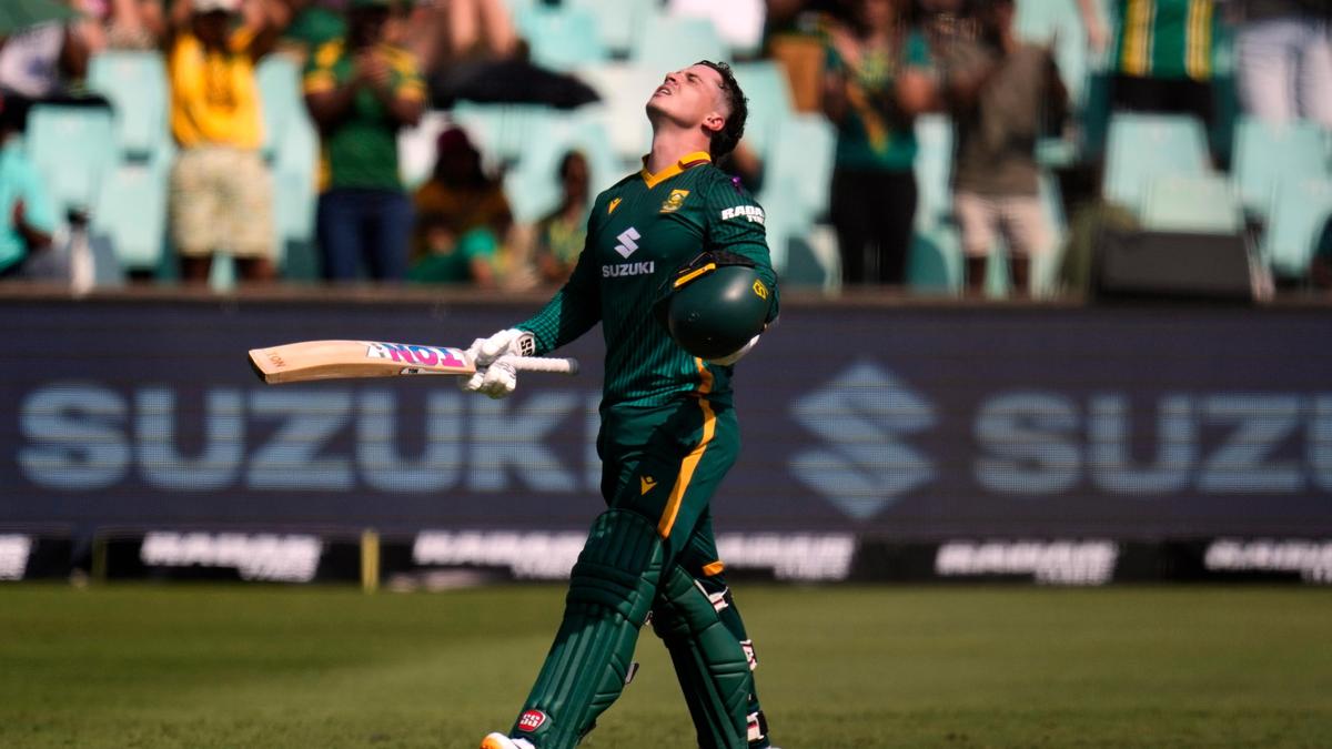 Australia Wins Toss and Elects to Bowl in Must-Win ODI vs South Africa