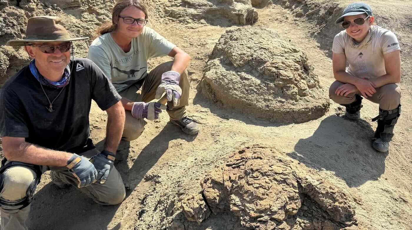 Teacher Discovers First Known Adult T. rex Trackway in North Dakota
