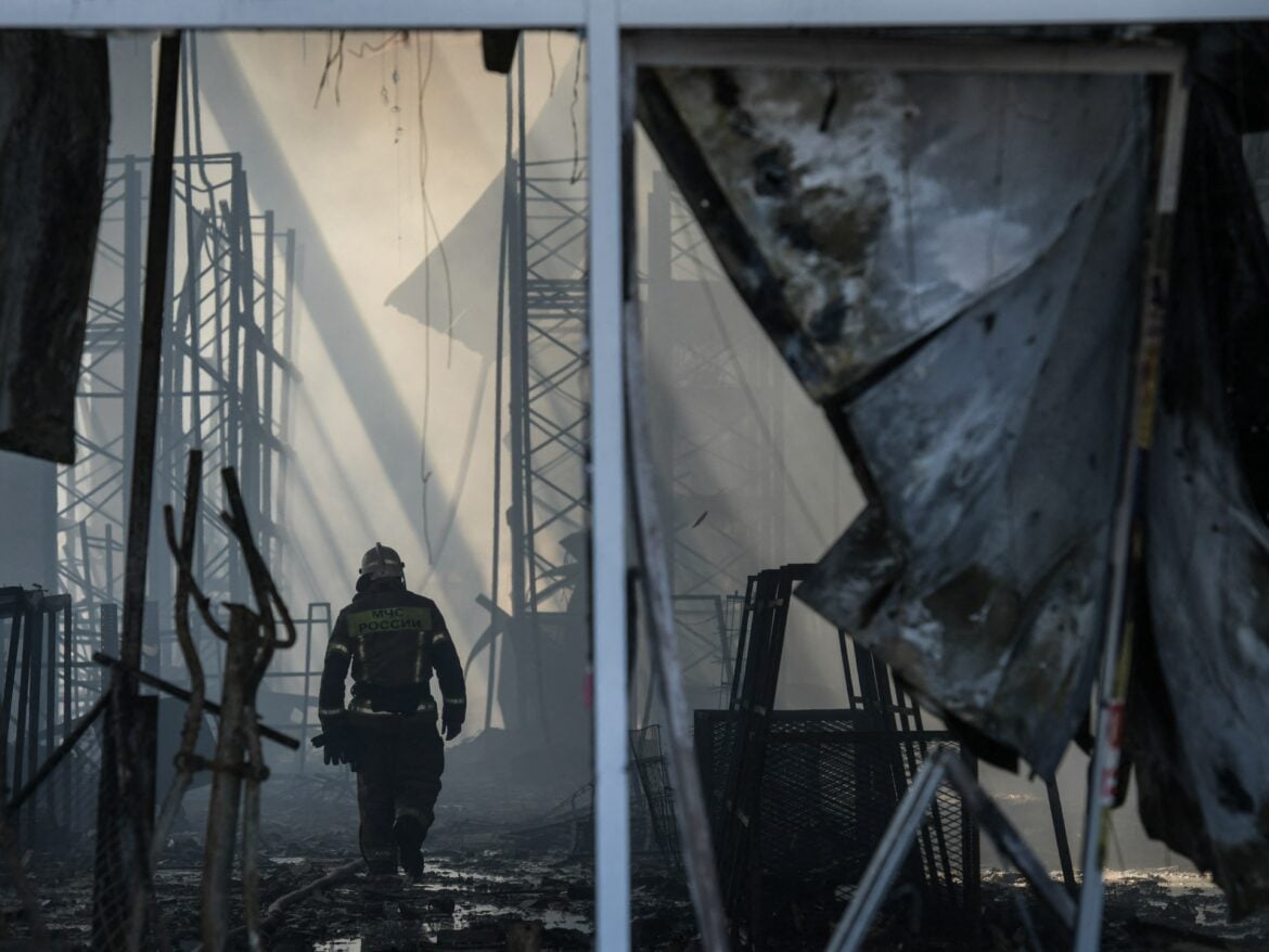 Russia launches deadly strikes on Kyiv as pause during US envoy visits ends