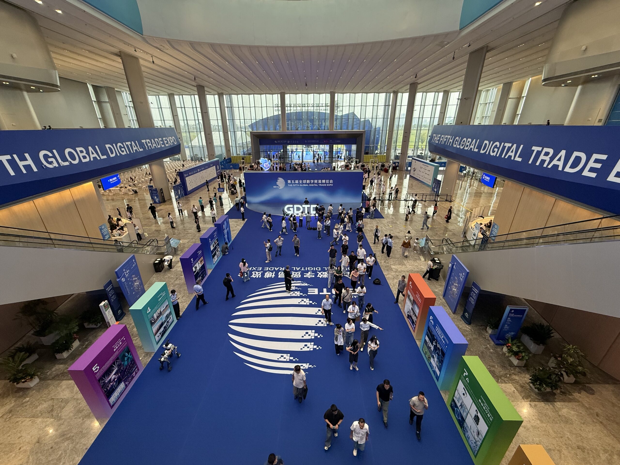 Li Qiang Emphasizes Open Cooperation at 5th Digital Trade Expo