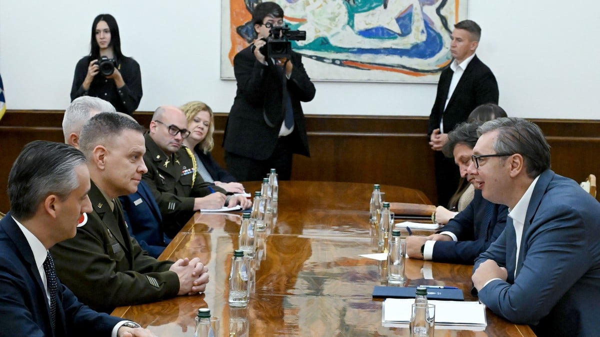 Serbian President Aleksandar Vučić Holds Meeting with US National Guard Commander to Address Kosovo Tensions
