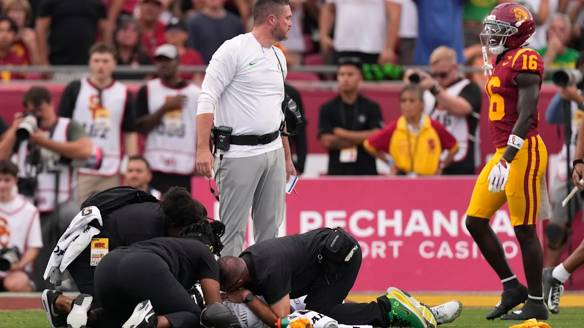 Oregon QB Dante Moore Hospitalized After Violent Hit From USC Player