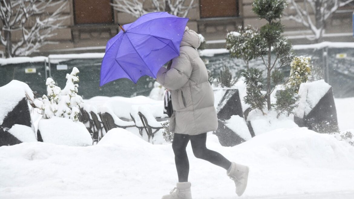100-Year Calendar Predicts Early December Snow Amid Super El Niño Warnings