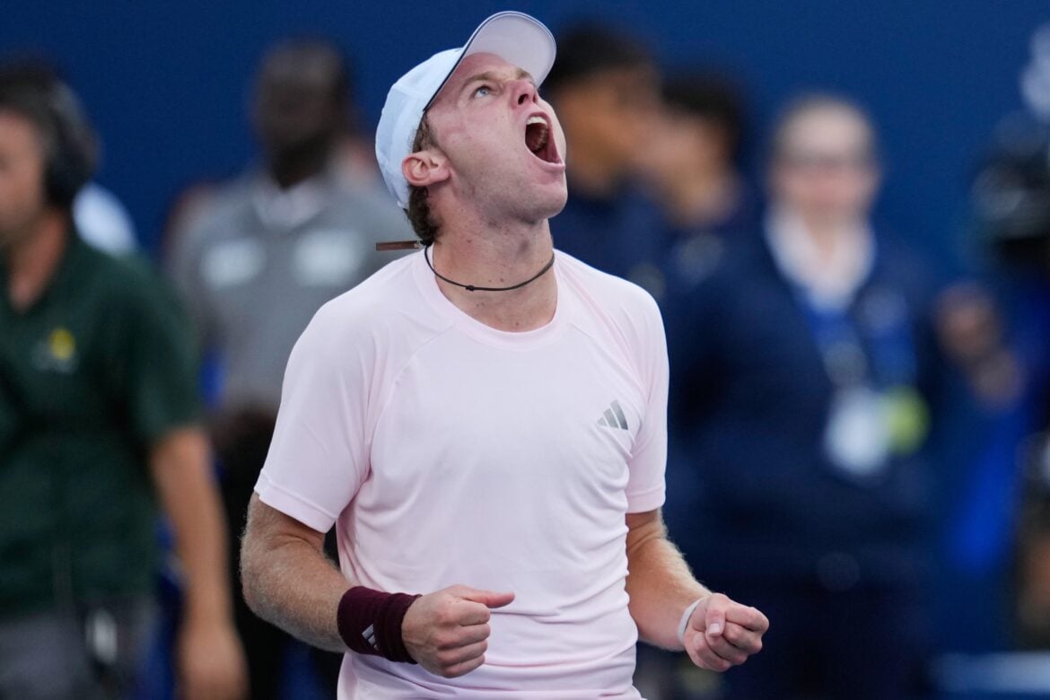 American Alex Michelsen Beats No. 27 Seed
