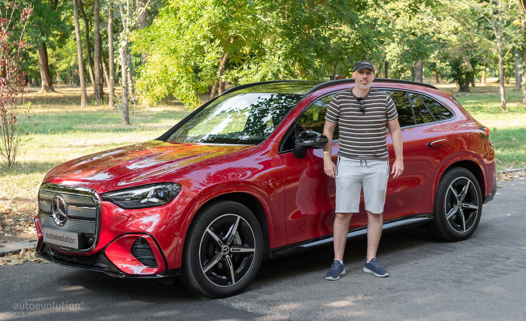 2026 Mercedes GLC 400 4MATIC Electric in MANUFAKTUR Patagonia Red metallic