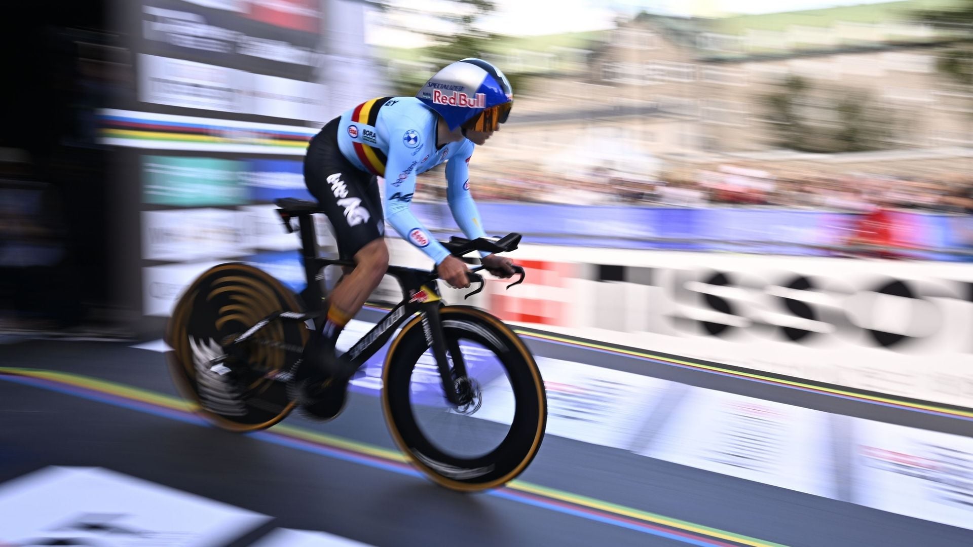 Direct vidéo - Mondiaux de contre-la-montre : meilleur temps au 1er intermédiaire pour Remco Evenepoel