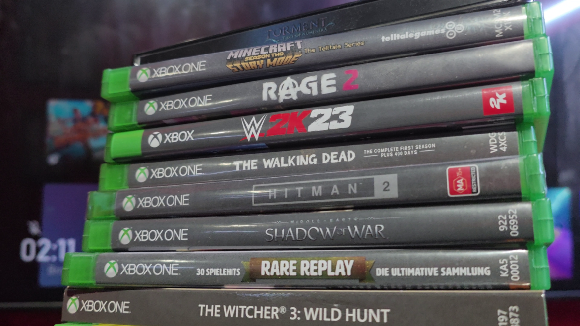 Xbox discs in a pile