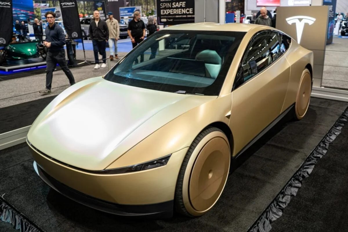 Musk támogatja Tesla Cybercabját 18 000 dollárban, míg Waymo robottaxija 125 000 dollárba kerül