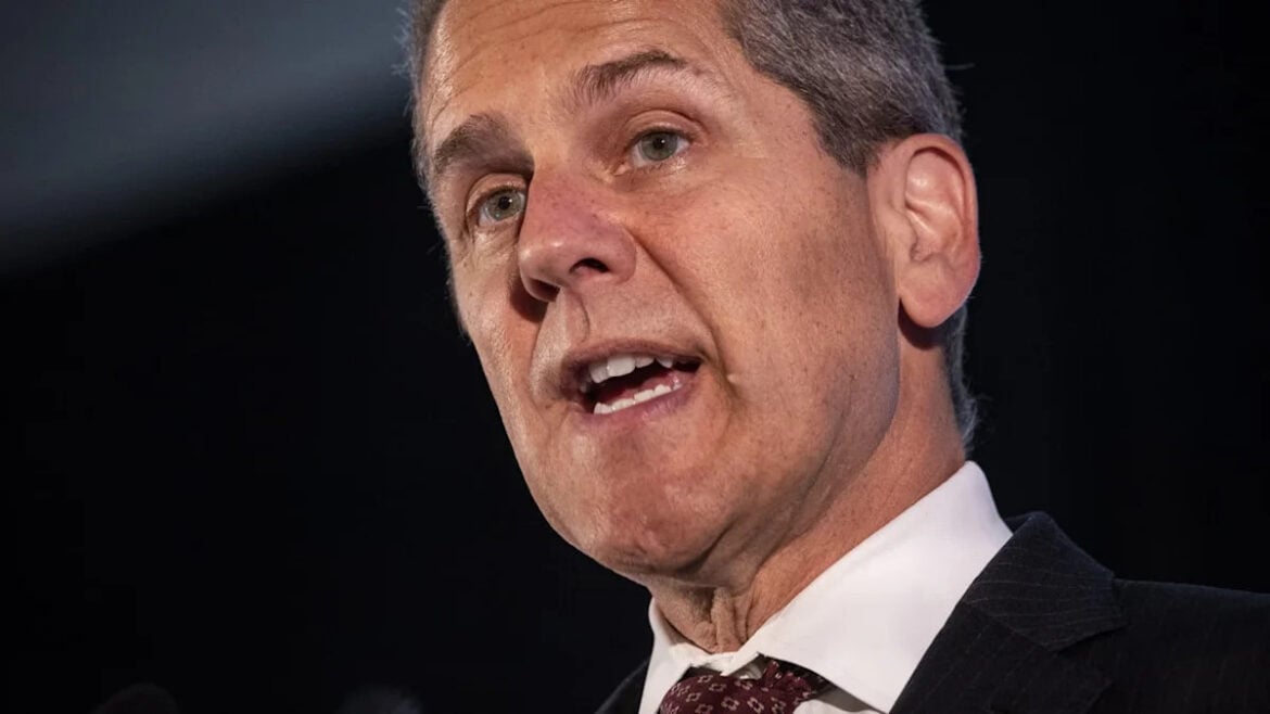 Fed Governor Barr Warns of Rate Hike If Inflation Stays High