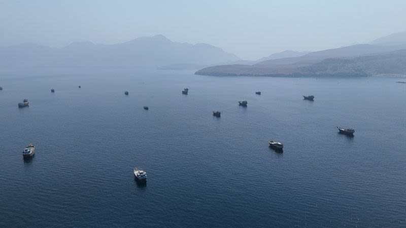 Hormuz Strait Shipping Dives to Three On Wednesday