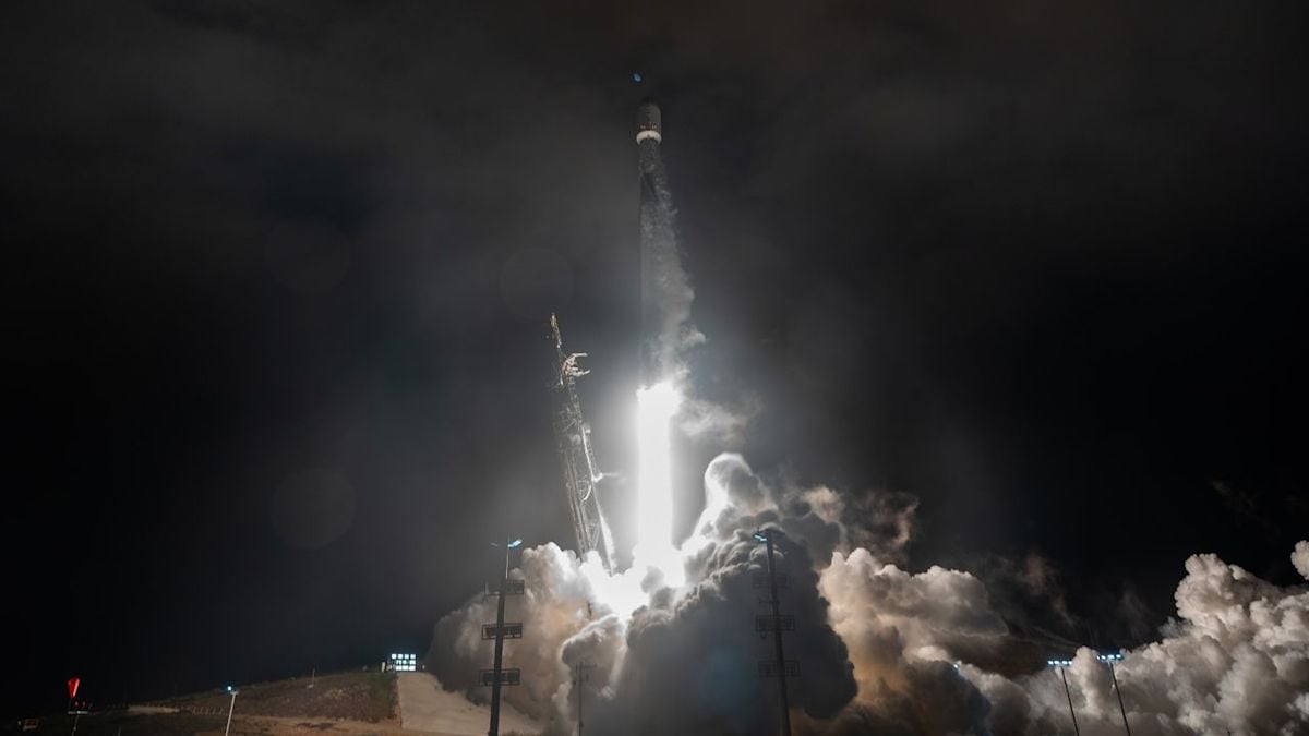 SpaceX Falcon 9 Launches 27 Starlink Satellites and Lands 35th Booster