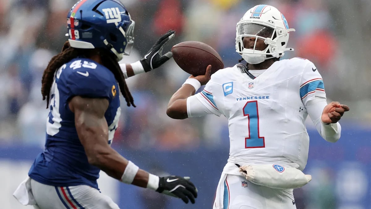 Giants Beat Titans 12-7 as Brian Burns Suffers Knee Injury