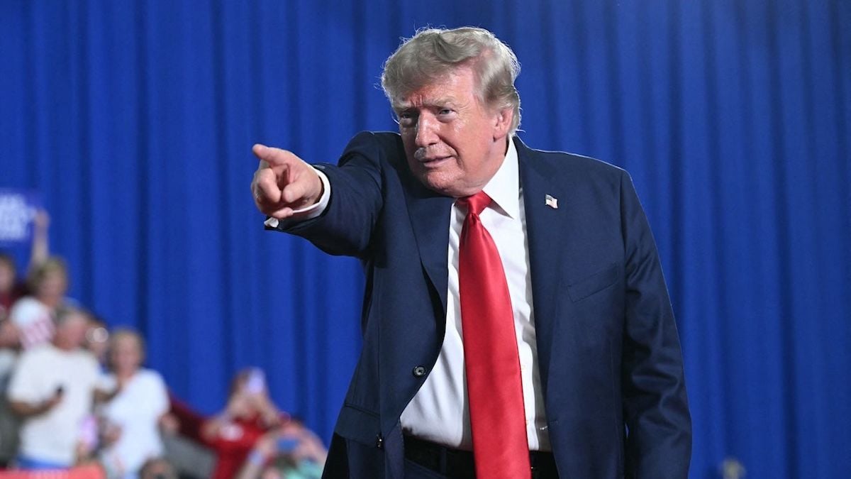 Trump Bans CNN, MS NOW, and Politico From White House Over Fake News Claims