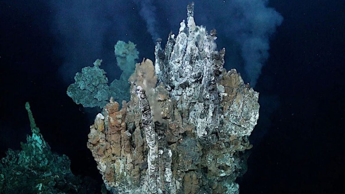Hydrothermal Vents Unlikely Birthplace For Life, New Study Argues