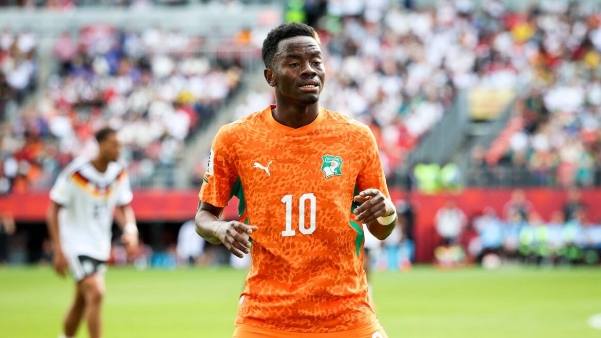 Ajax Signs Sunderland's Simon Adingra on Loan with Option to Buy