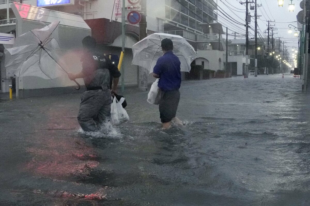 Typhoon Dujuan Leaves Four Dead and Triggers Landslides in Japan
