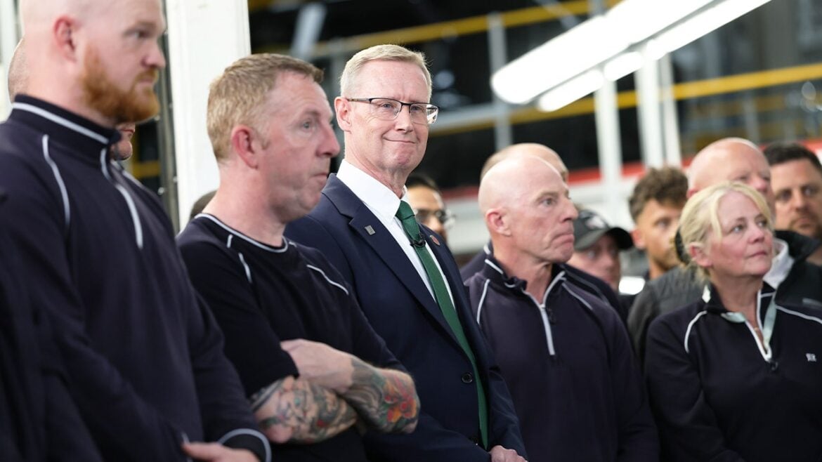 Jaguar Land Rover Launches $2.3B Cost-Cutting Drive through 4,000 Job Cuts