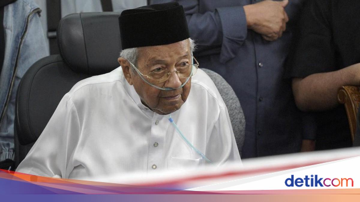 Anwar Ibrahim Grants State Funeral for Siti Hasmah Mohd Ali