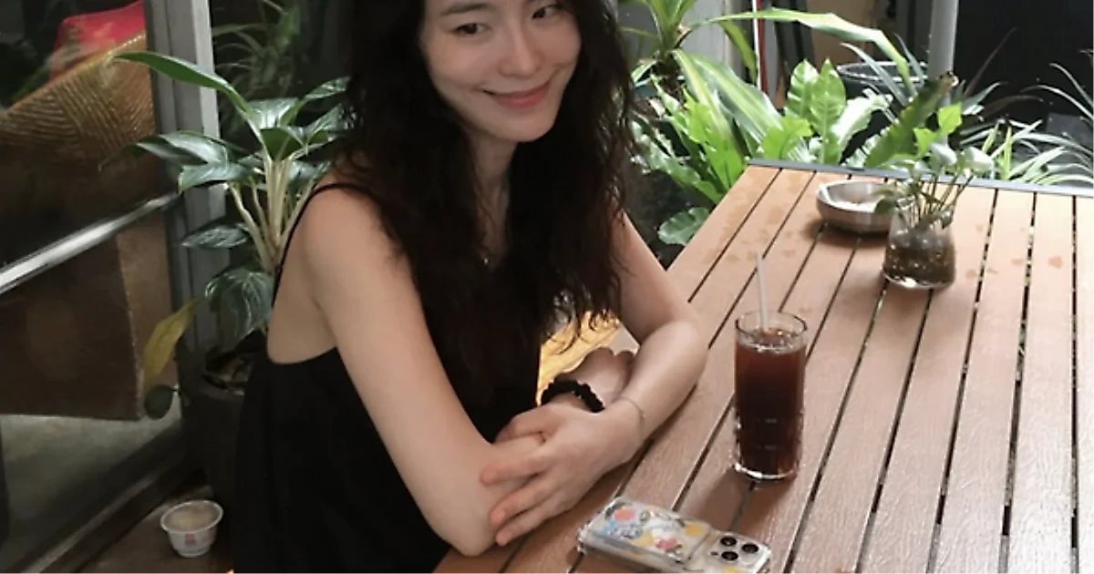 Shin Ji-soo Weds Hong Kong Financial Expert