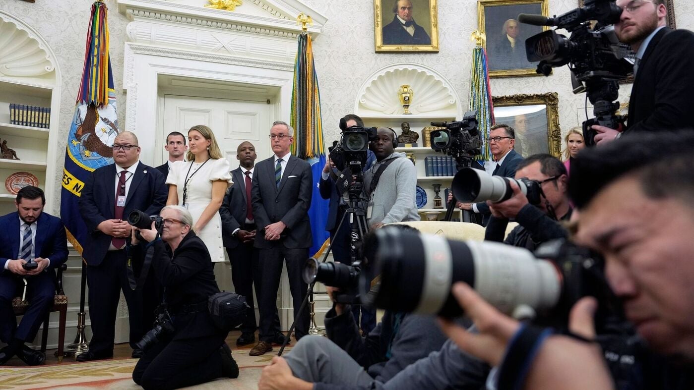 Trump Bans CNN and Other News Outlets from White House