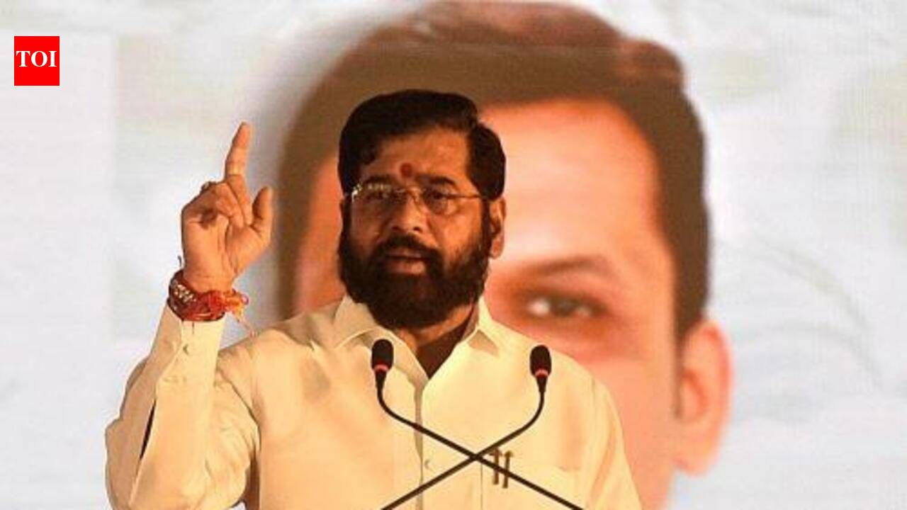 Eknath Shinde Travels to Delhi Amid Supreme Court Hearing