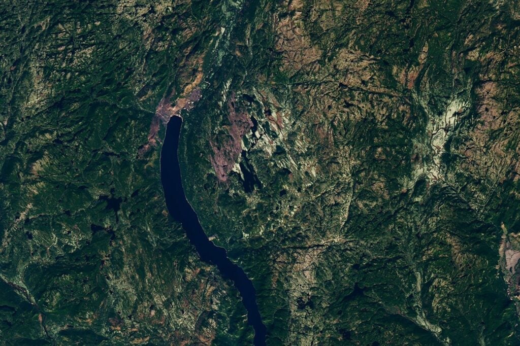 Landsat 8 image showing the subtle circular Uhackatik impact structure around Lake Marsal in Quebec