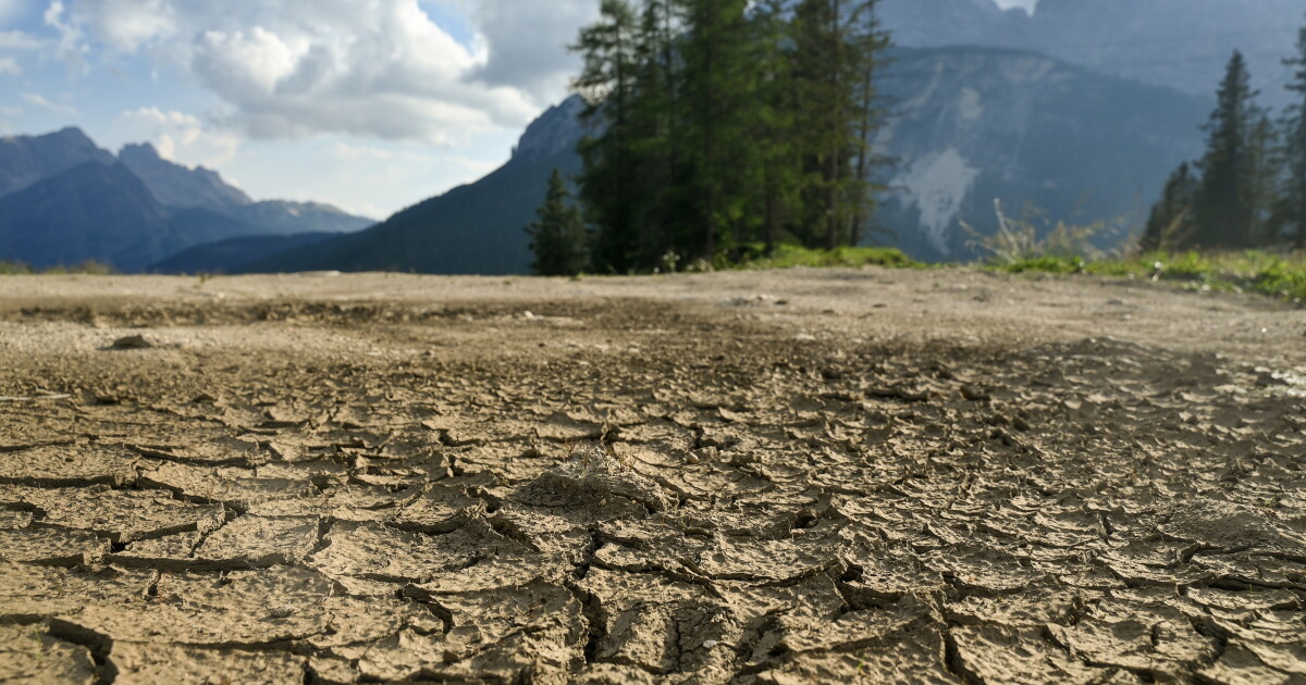 El Nino - Drought conditions threaten the economy and ecosystems linked to climate change and the climate crisis