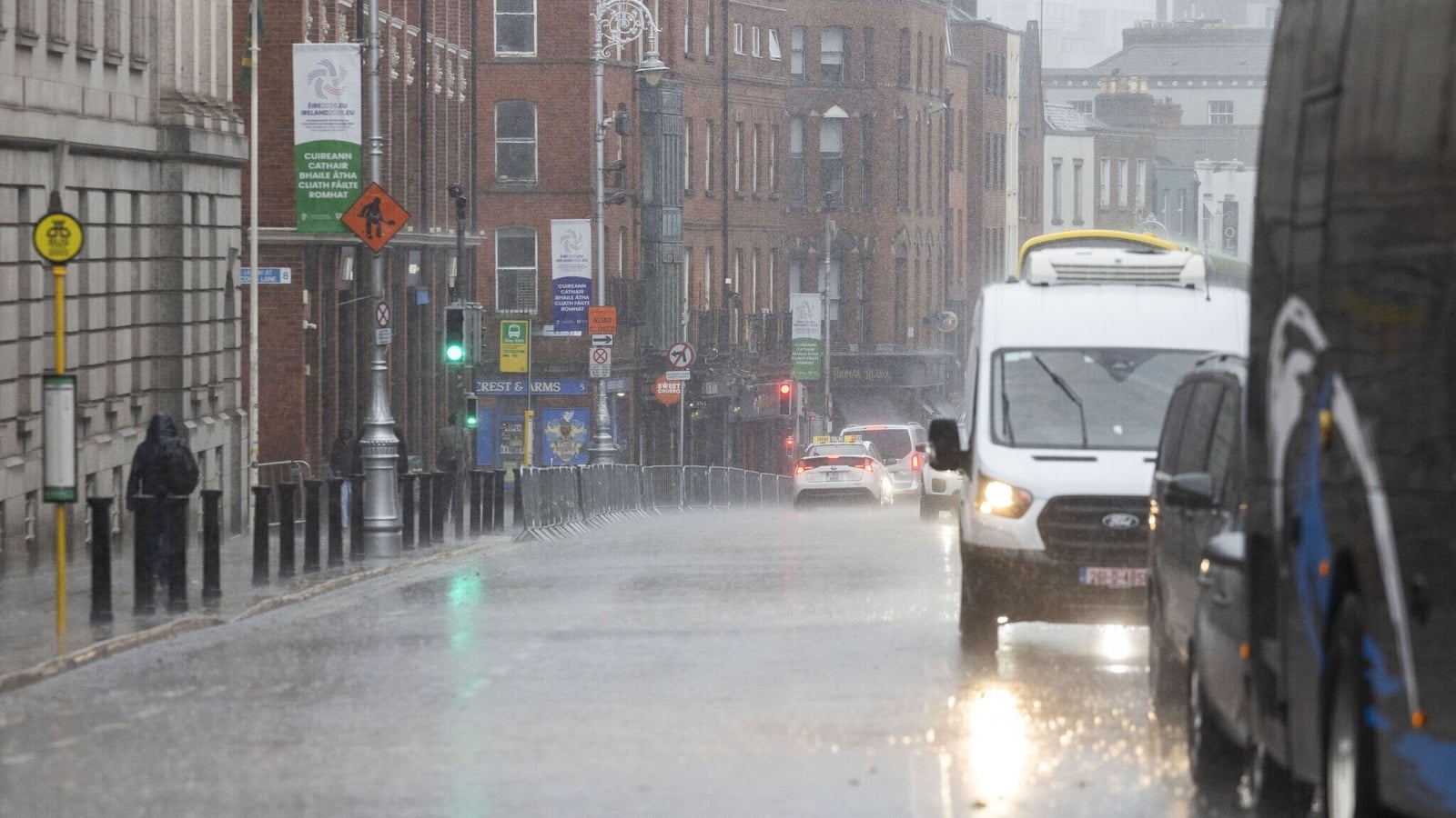 Storm Austen Hits Ireland as Met Éireann Forecasts Storm Boelo