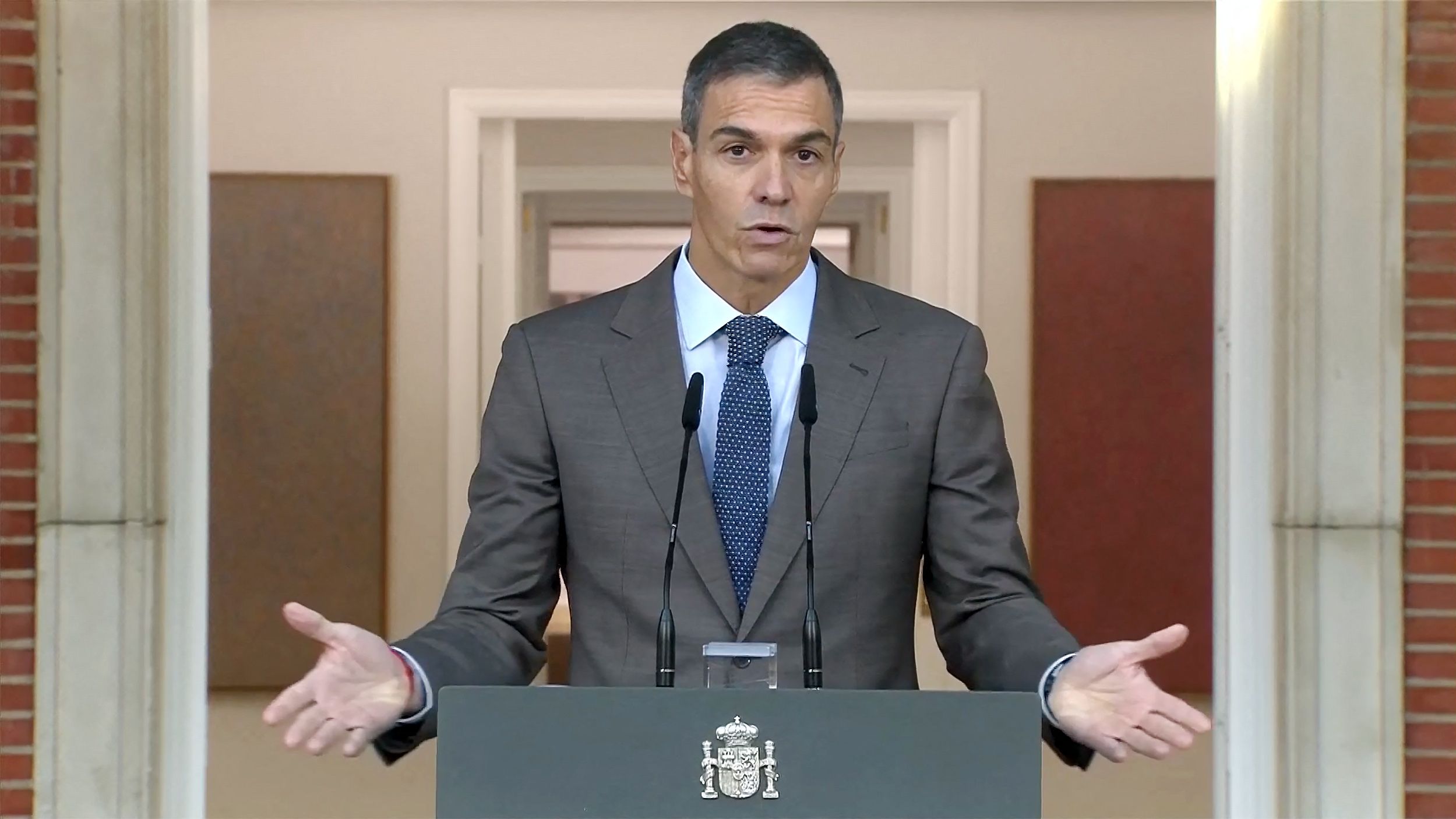 Pedro Sánchez Calls Snap Election in Spain After Housing Defeat