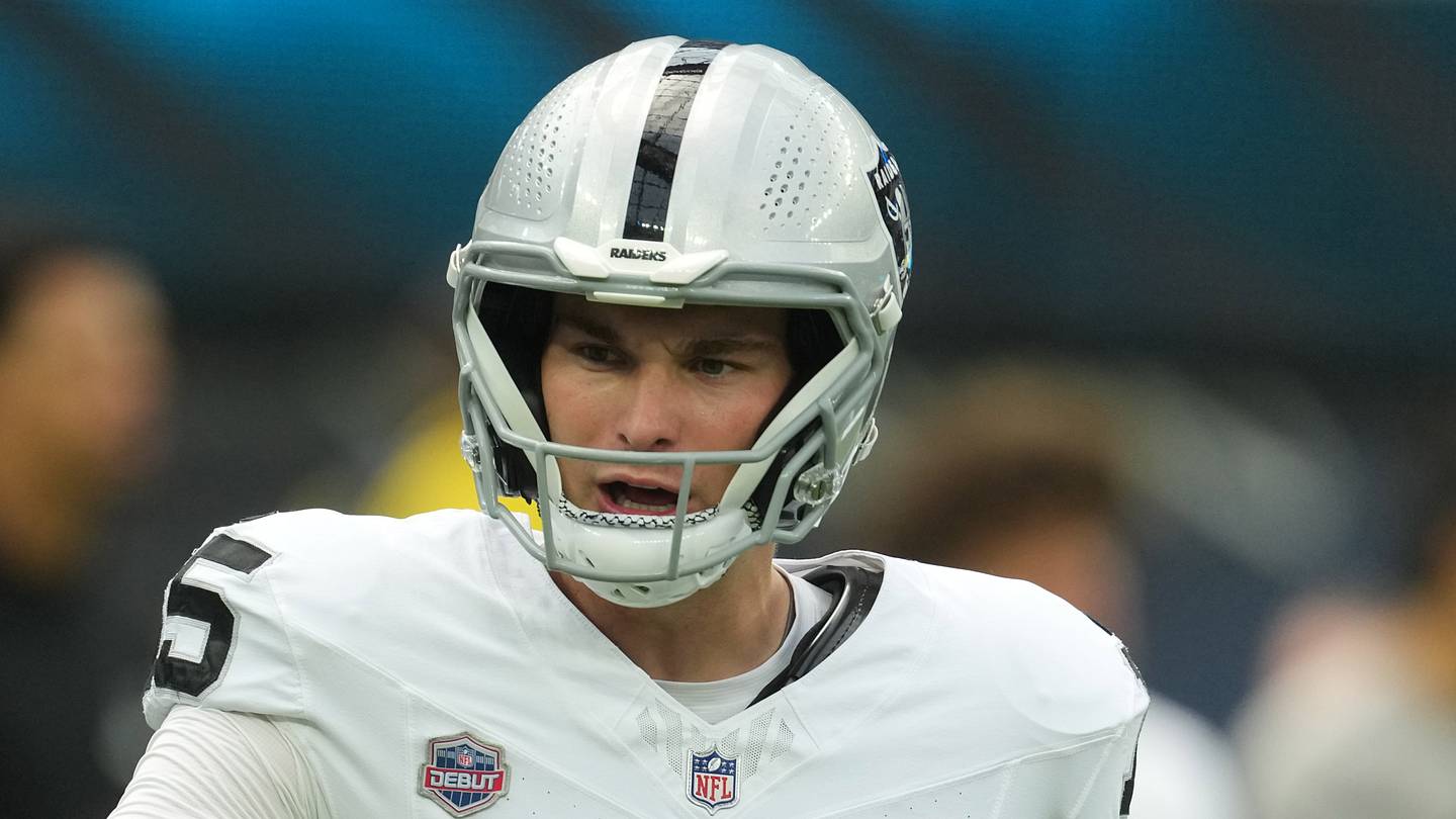 Drake Maye Leads Patriots Past Raiders With Four Touchdowns