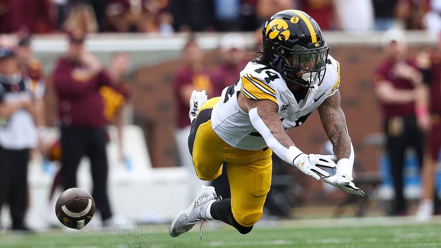 Minnesota Upsets No. 15 Iowa to Regain Floyd of Rosedale Trophy