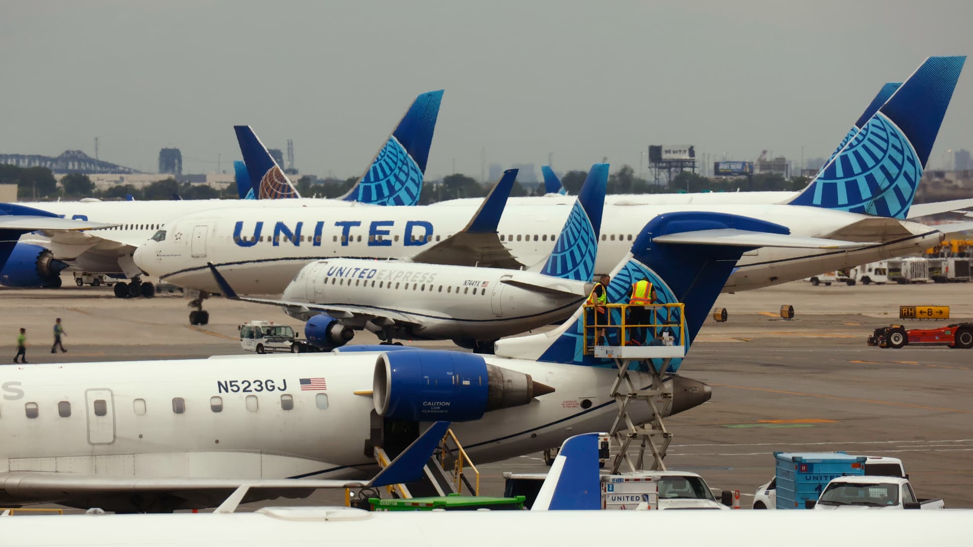 United Airlines to Raise Top Tier Status Requirements for 2027