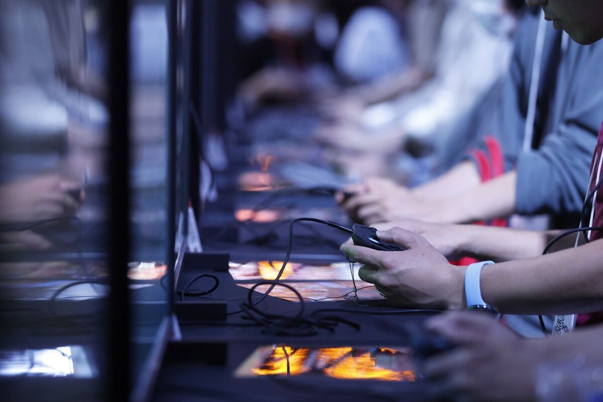 Bloomberg Intelligence Projects Cloud Gaming Market to Reach  Billion by 2035