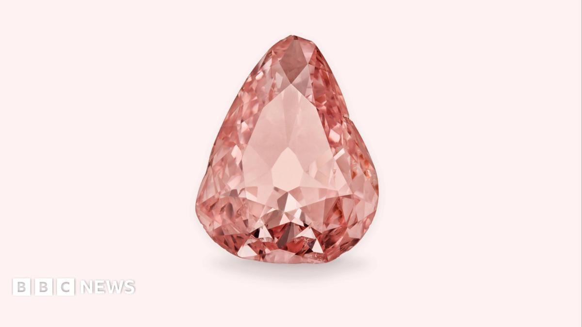 The Grande Conde diamond on a pink background
